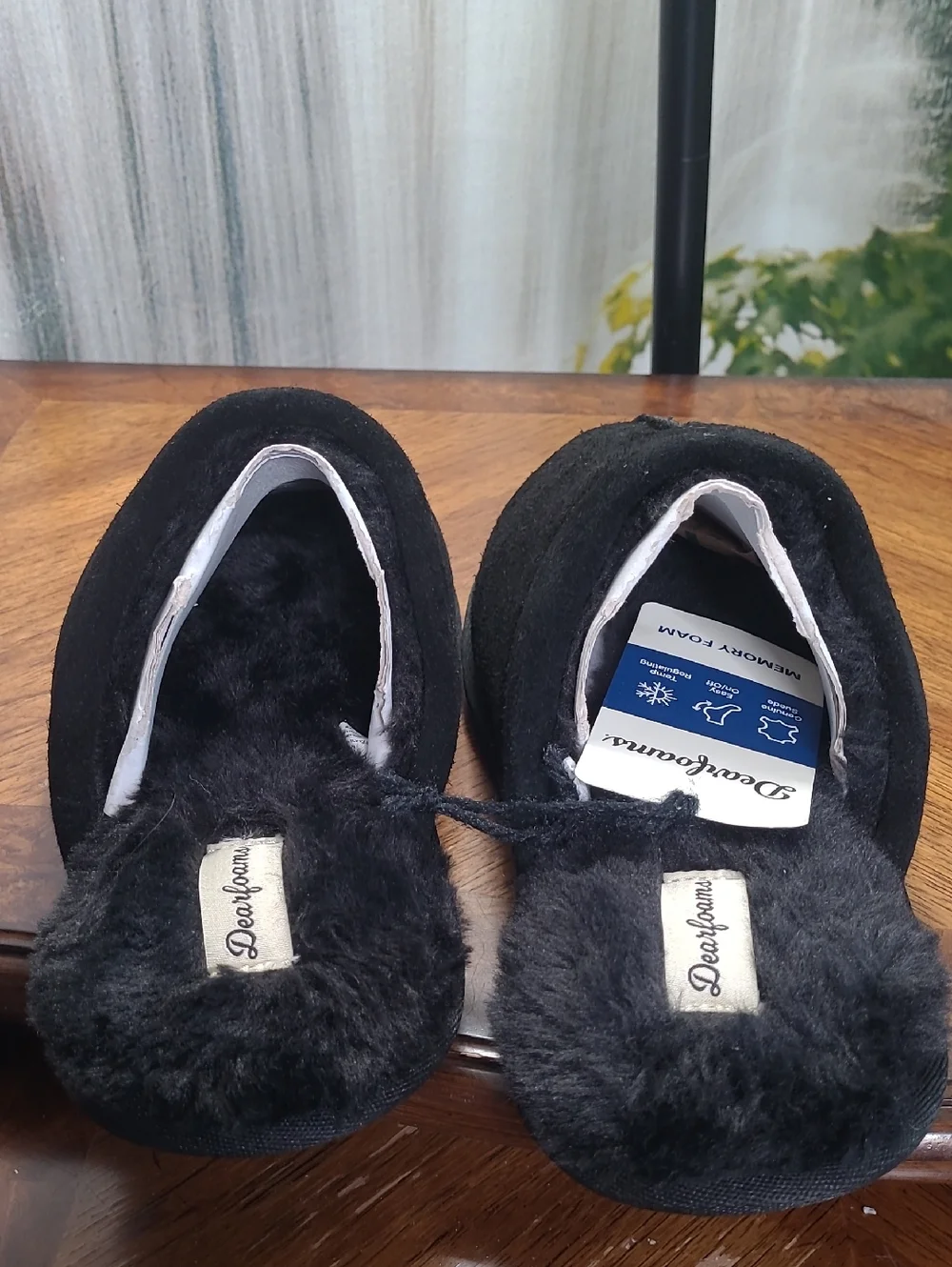 New with tag! Dearfoams Mens 9 Sleek Black Suede Cozy Shearling Slip On Slippers